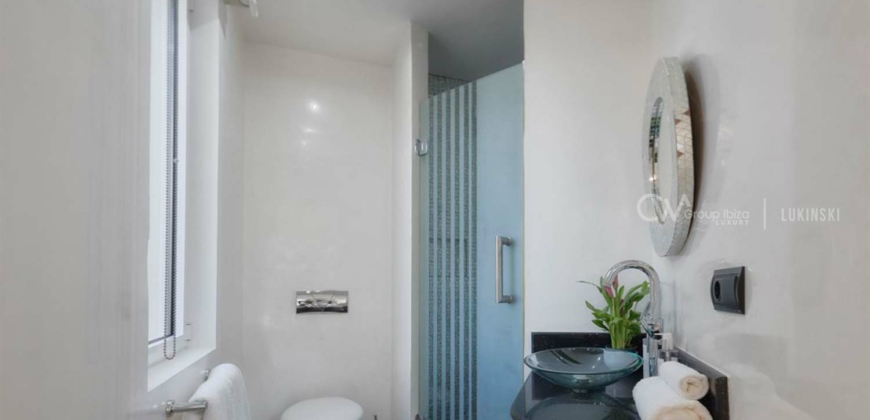Ibiza, Spanien – Luxusvilla mit privatem Tennisplatz in Cala Jondal