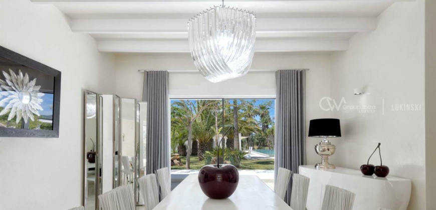 Ibiza, Spanien – Luxusvilla mit privatem Tennisplatz in Cala Jondal