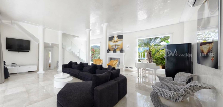 Ibiza, Spanien – Luxusvilla mit privatem Tennisplatz in Cala Jondal