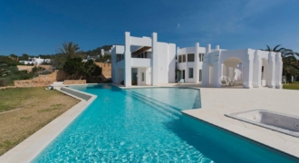 Ibiza, Spanien – Villa mit direktem Zugang zum Meer in Calo d en real – € 9.600.000