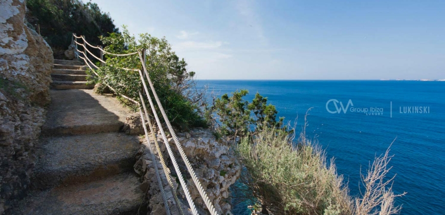 Ibiza, Spanien – Villa mit direktem Zugang zum Meer in Calo d en real