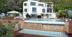 Ibiza, Spanien – Luxuriöse Villa mit direkter Meerlage in Cala Salada