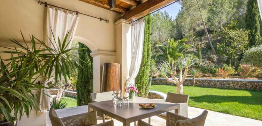 Ibiza, Spanien – Luxus Villa in den Bergen nähe des Morna-Tals