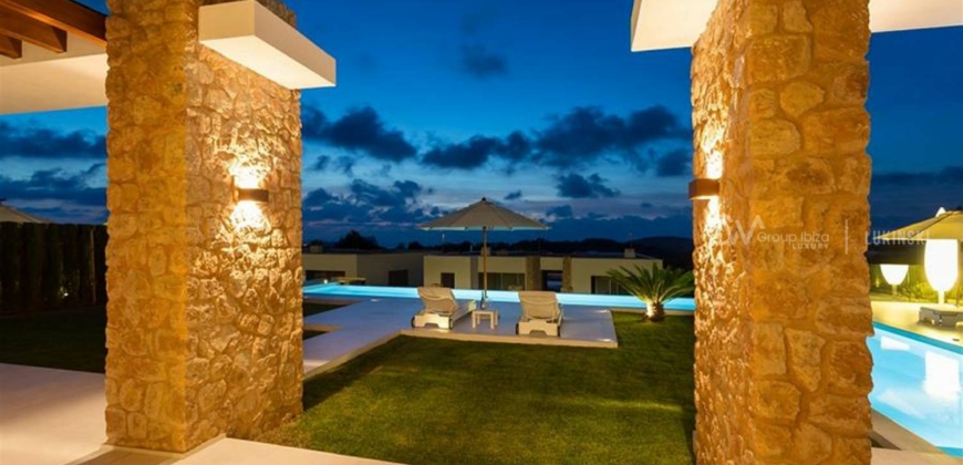 Ibiza, Spanien – Luxuriöse Villa mit bester Aussicht in Cala Conta