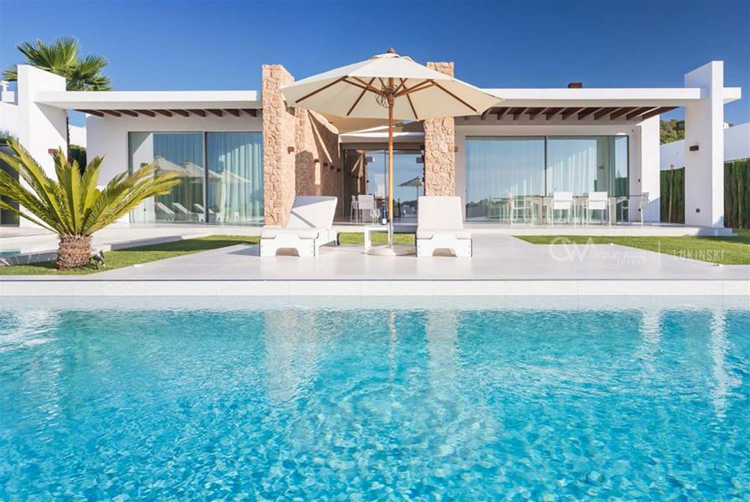 Ibiza, Spanien – Luxuriöse Villa mit bester Aussicht in Cala Conta
