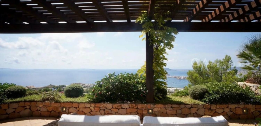 Ibiza, Spanien – Luxus Villa mitten im Hügel Ibizas