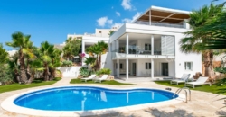 Ibiza, Spanien – Familienfreundliche Villa mit Gästehaus