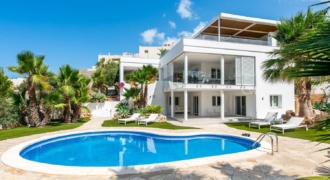Ibiza, Spanien – Familienfreundliche Villa mit Gästehaus