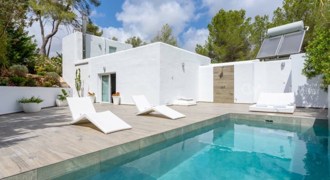 Ibiza, Spanien – Moderne Villa im idyllischen Can Furnet