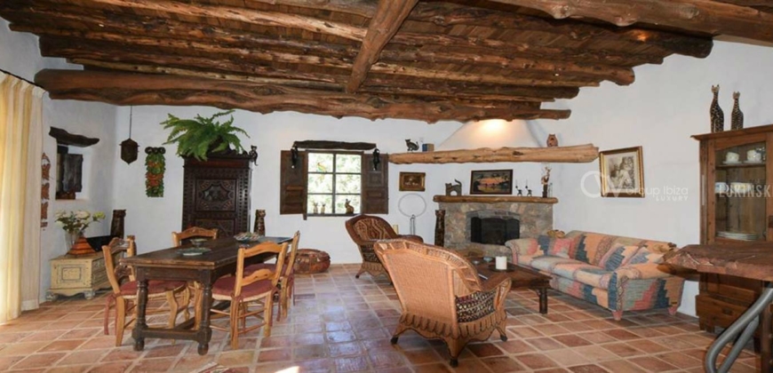 Ibiza, Spanien – Authentische Villa im Herzen der Insel in Santa Gertrudis