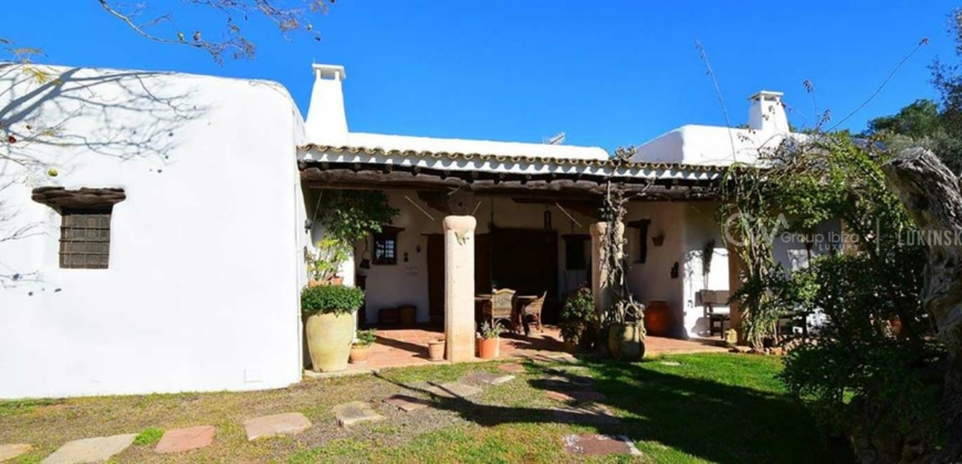 Ibiza, Spanien – Authentische Villa im Herzen der Insel in Santa Gertrudis