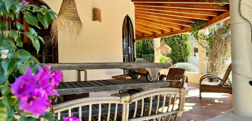 Ibiza, Spanien – Schöne Villa in Strandnähe mit großem Pool in Cala llonga