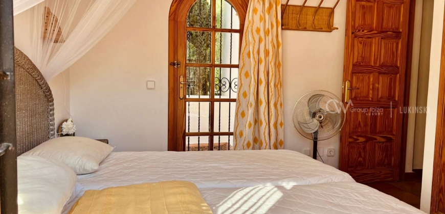Ibiza, Spanien – Schöne Villa in Strandnähe mit großem Pool in Cala llonga
