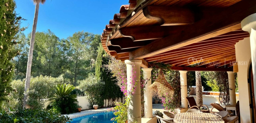 Ibiza, Spanien – Schöne Villa in Strandnähe mit großem Pool in Cala llonga