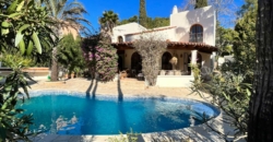 Ibiza, Spanien – Schöne Villa in Strandnähe mit großem Pool in Cala llonga