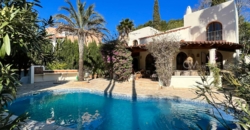 Ibiza, Spanien – Schöne Villa in Strandnähe mit großem Pool in Cala llonga