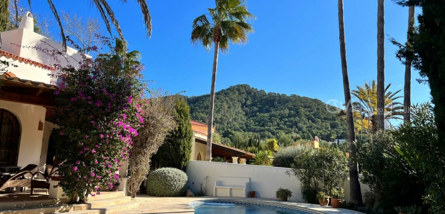 Ibiza, Spanien – Schöne Villa in Strandnähe mit großem Pool in Cala llonga