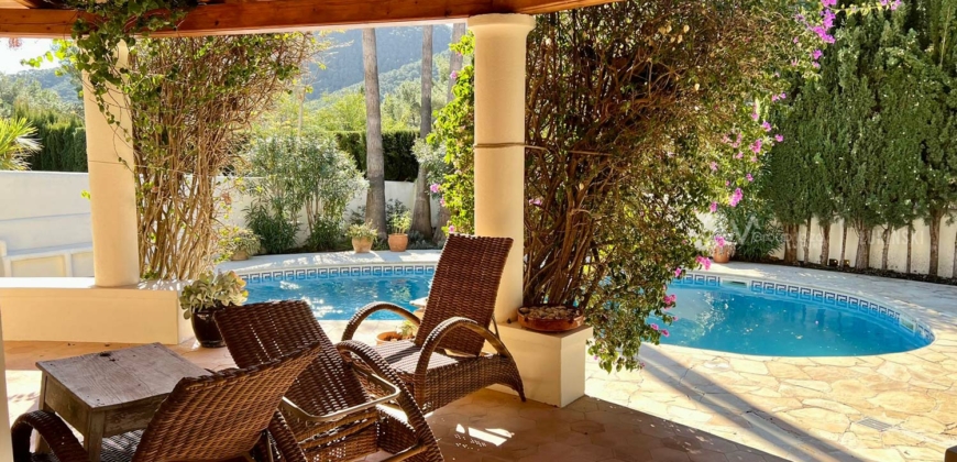 Ibiza, Spanien – Schöne Villa in Strandnähe mit großem Pool in Cala llonga