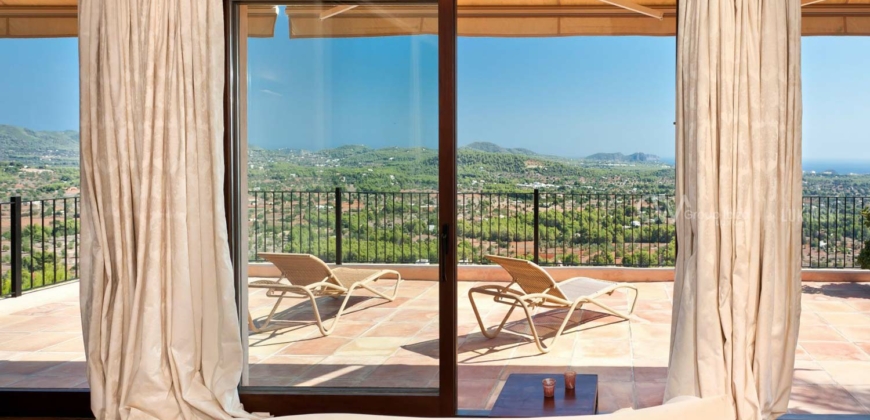 Ibiza, Spanien – Wunderschöne Oase hoch in den Bergen von Santa Eulalia – Preis auf Anfrage