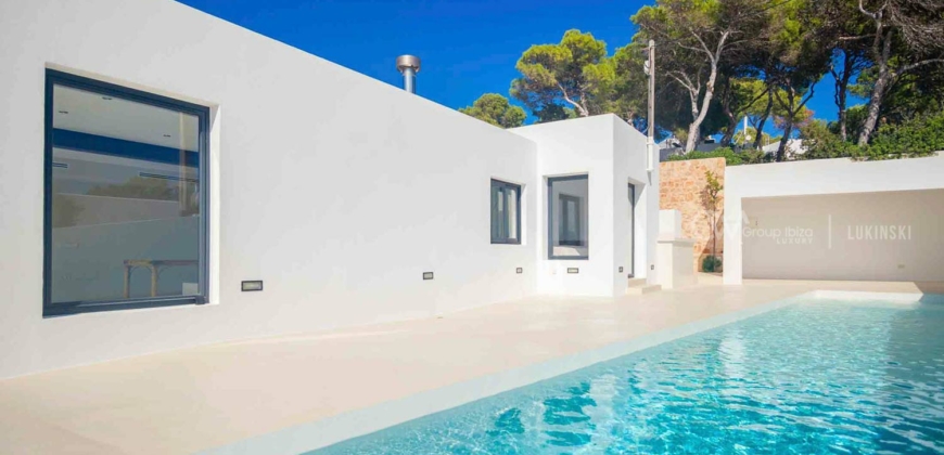 Ibiza, Spanien – Moderne Villa in Cala Codolar