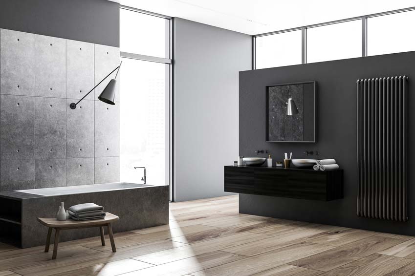 bad-badezimmer-top-modern-einrichtung-heizkoerper-schwarz-handtuch-spiegel
