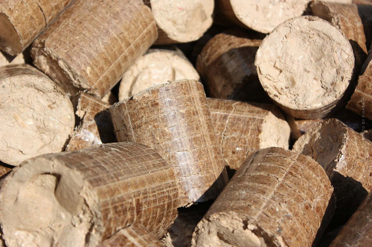 Riscaldamento a legna: tronchi, pellet, efficienza energetica, costi + video