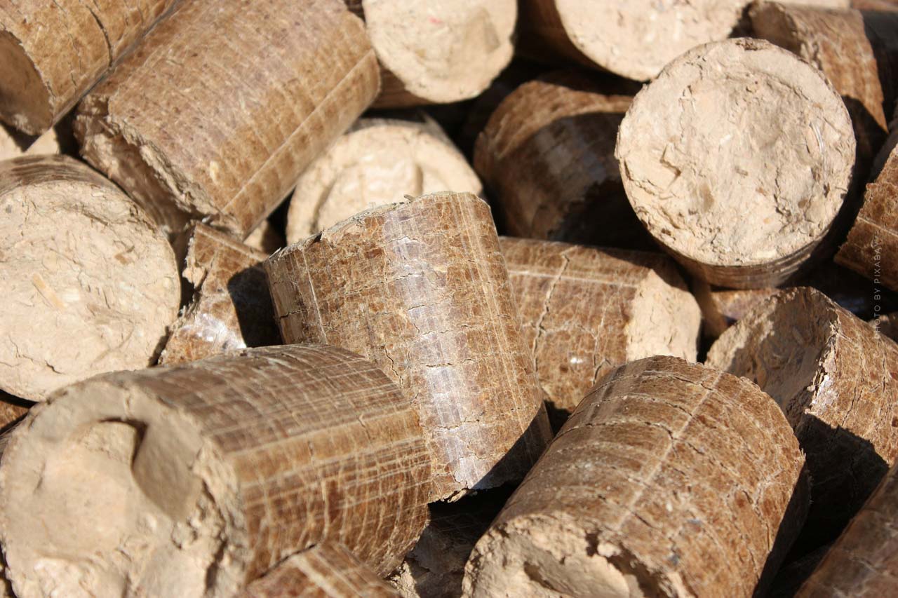 Heating with wood: logs, pellets, energy efficiency, costs + video