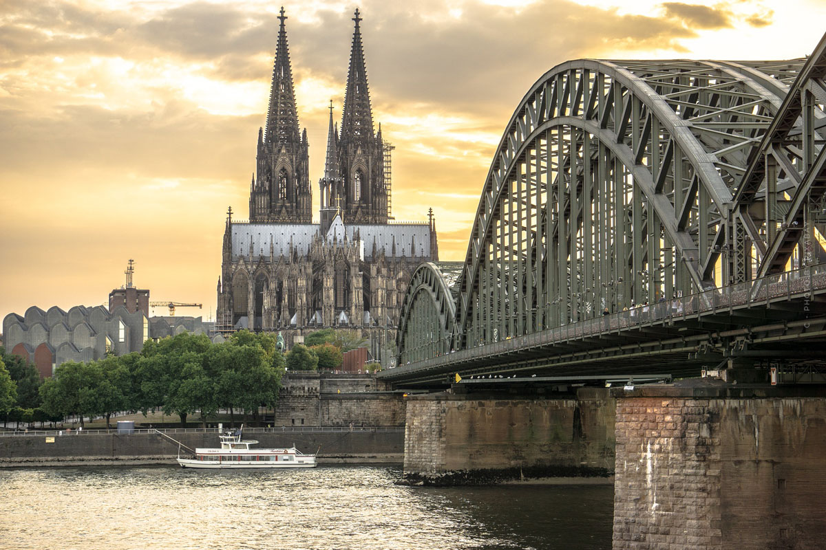 koeln-dom-immobilien-hohenzollern-bruecke-rhein-luxus-wohnen-leben-stadt-makler-villa-südstadt-marienburg-hahnwald