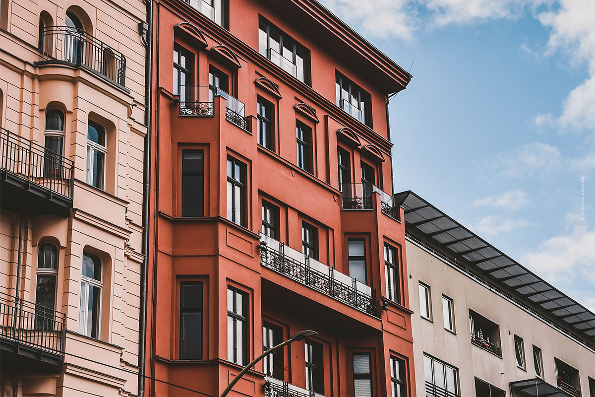 berlin-kreuzberg-wohnen-haus-wohnung-grundstueck-quadratmeterpreise-tipps-immobilie-kaufen-mehrfamilienhaus-altbau-neubau