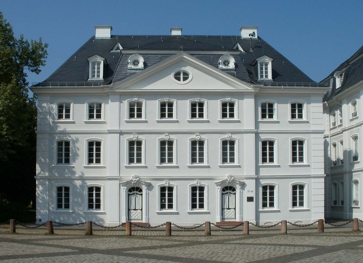 verkauf-mehrfamilienhaus-ratgeber-kaufpreis-berechnen-schnell-formel-beispiel-4-stockwerke-12-mieter-kaufen-ja-nein