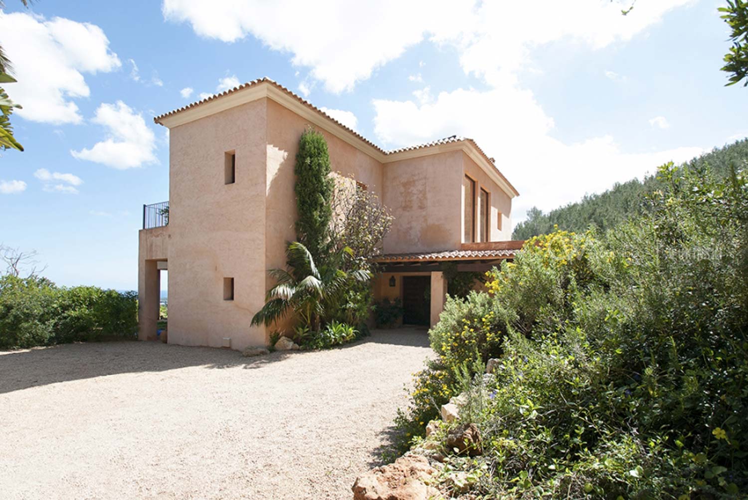 Ibiza, Spanien – Wunderschöne Oase hoch in den Bergen von Santa Eulalia