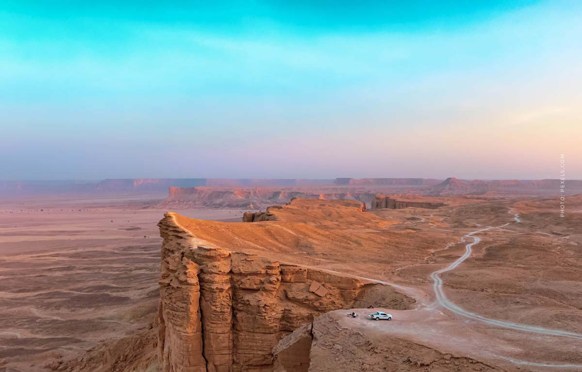 the-line-saudi-arabia-project-city-photos-videos-desert-blog-car-road-construction-site